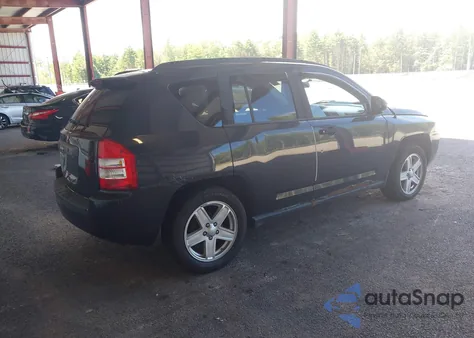 2010 Jeep Compass Sport из США, поврежденный, VIN 1J4NF1FB7AD646529
